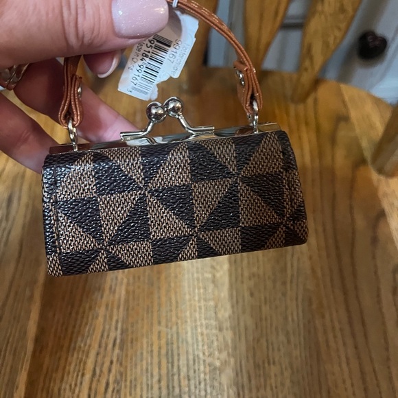 Black and Brown Geometric small bag with Kiss-Lock Closure - Picture 4 of 6